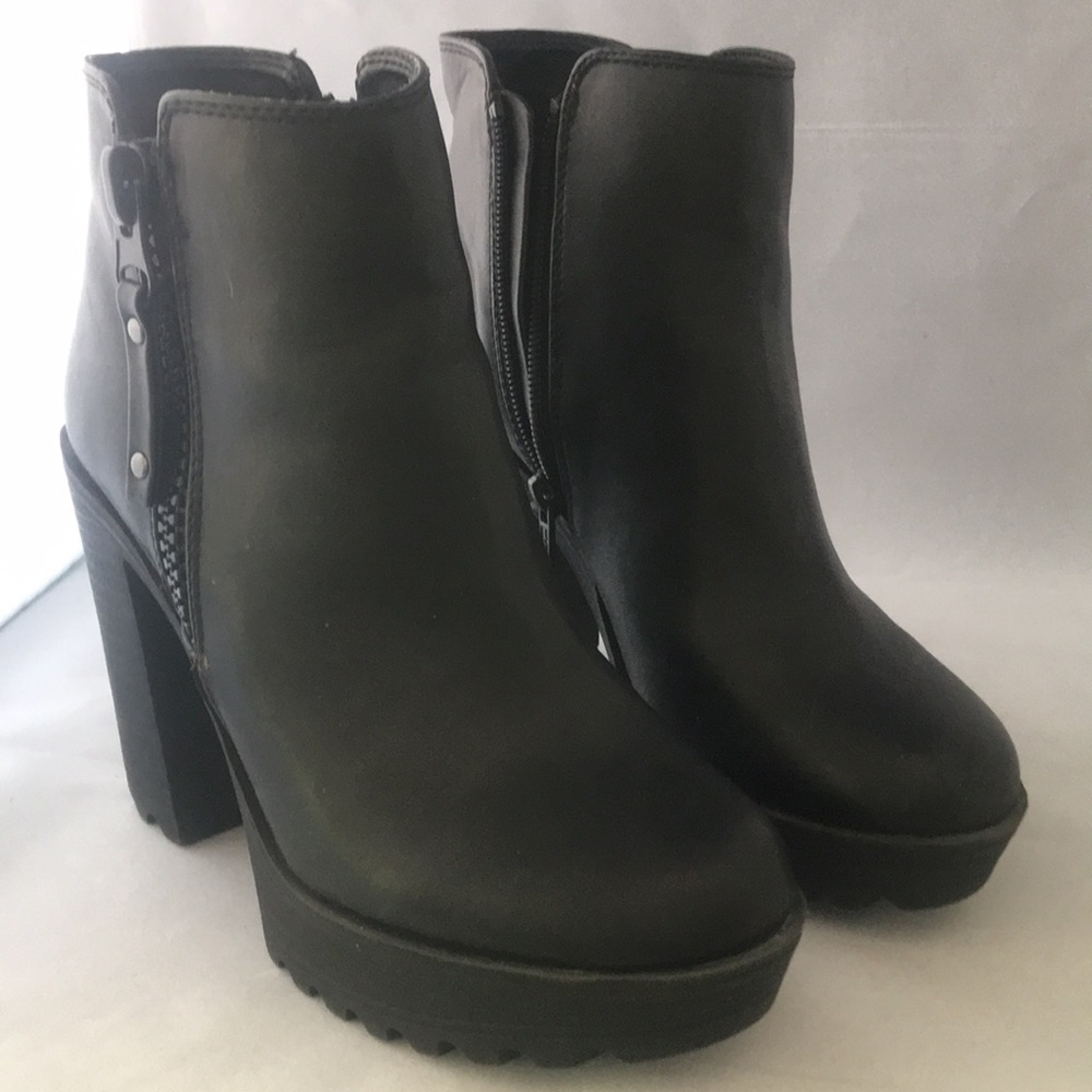 Candies high heeled boots size 6 new